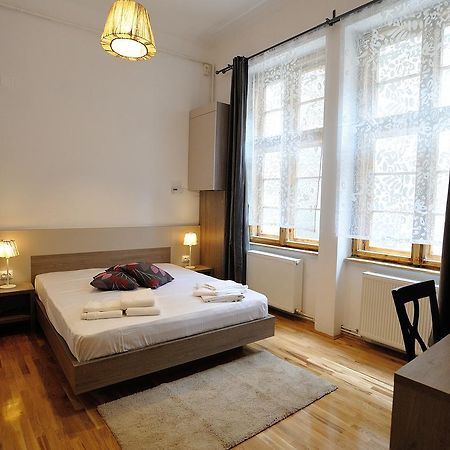 בראשוב Dinicu Residence - Central Location מראה חיצוני תמונה
